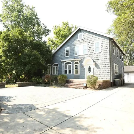 Blue House, Blocks From Ross-Aide, Mackey, Samara House, Birck Golf Complex Villa